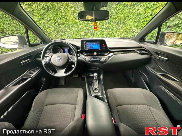 Сірий Тойота C-HR, об'ємом двигуна 2 л та пробігом 75 тис. км за 16000 $, фото 6 на Automoto.ua