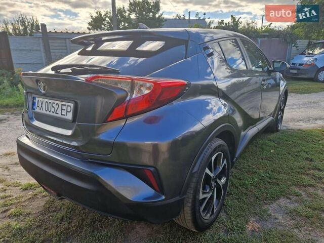 Серый Тойота C-HR, объемом двигателя 2 л и пробегом 117 тыс. км за 15300 $, фото 1 на Automoto.ua
