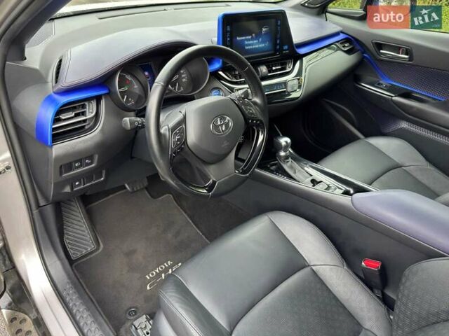 Серый Тойота C-HR, объемом двигателя 1.8 л и пробегом 90 тыс. км за 22700 $, фото 23 на Automoto.ua