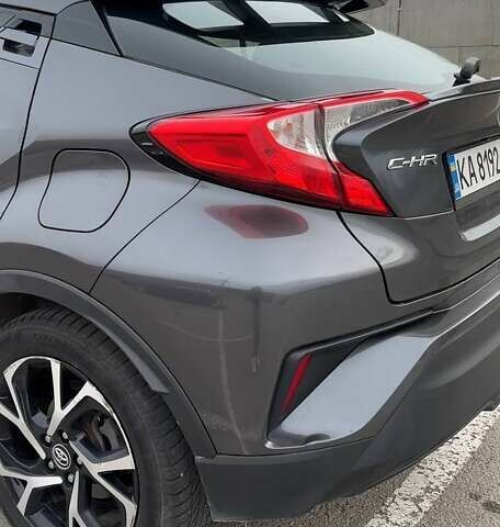 Сірий Тойота C-HR, об'ємом двигуна 1.99 л та пробігом 78 тис. км за 17000 $, фото 10 на Automoto.ua