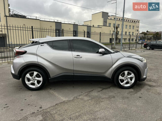 Серый Тойота C-HR, объемом двигателя 1.2 л и пробегом 93 тыс. км за 19950 $, фото 2 на Automoto.ua