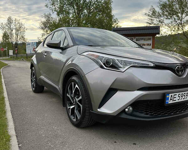 Сірий Тойота C-HR, об'ємом двигуна 1.99 л та пробігом 167 тис. км за 18000 $, фото 2 на Automoto.ua
