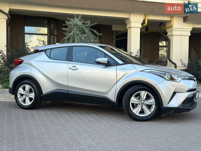 Серый Тойота C-HR, объемом двигателя 1.8 л и пробегом 90 тыс. км за 19700 $, фото 4 на Automoto.ua