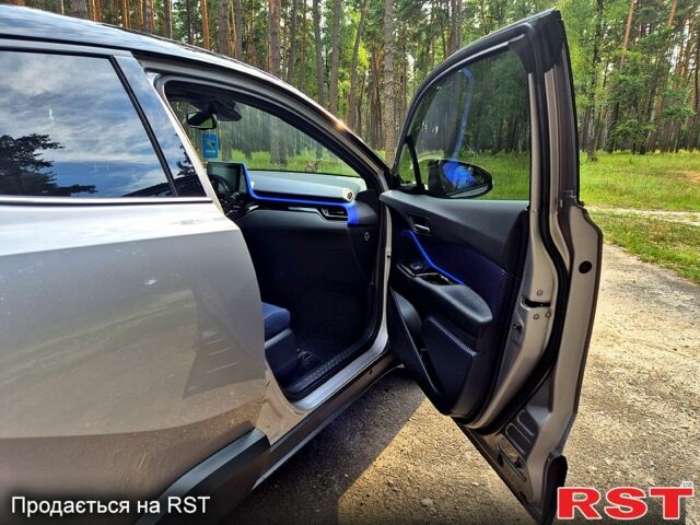 Сірий Тойота C-HR, об'ємом двигуна 1.8 л та пробігом 150 тис. км за 23500 $, фото 3 на Automoto.ua