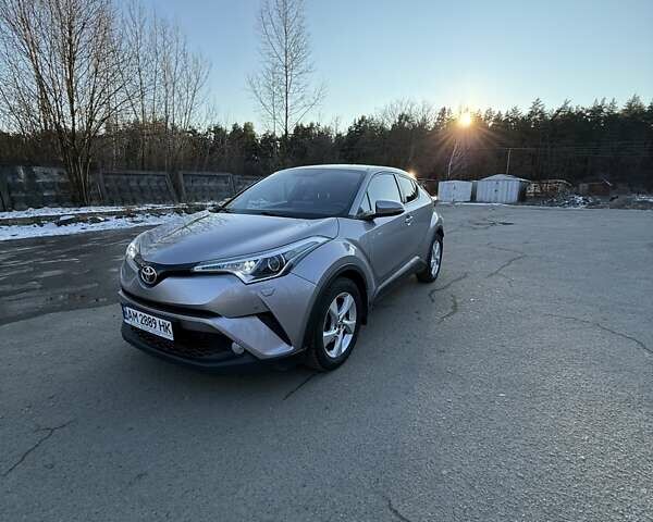 Серый Тойота C-HR, объемом двигателя 1.2 л и пробегом 117 тыс. км за 16500 $, фото 2 на Automoto.ua
