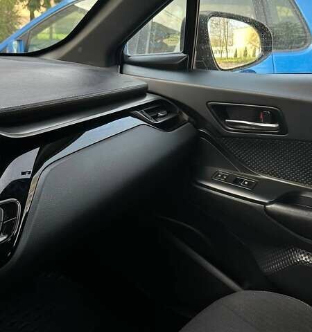 Сірий Тойота C-HR, об'ємом двигуна 1.99 л та пробігом 78 тис. км за 17000 $, фото 5 на Automoto.ua