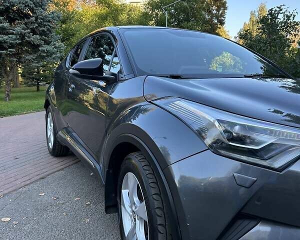 Серый Тойота C-HR, объемом двигателя 1.2 л и пробегом 112 тыс. км за 16800 $, фото 7 на Automoto.ua