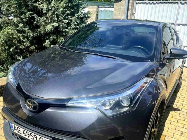 Серый Тойота C-HR, объемом двигателя 2 л и пробегом 154 тыс. км за 15500 $, фото 2 на Automoto.ua