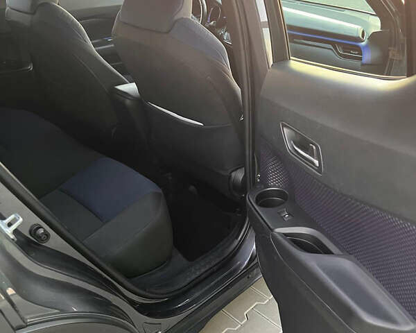 Серый Тойота C-HR, объемом двигателя 1.2 л и пробегом 143 тыс. км за 17200 $, фото 9 на Automoto.ua