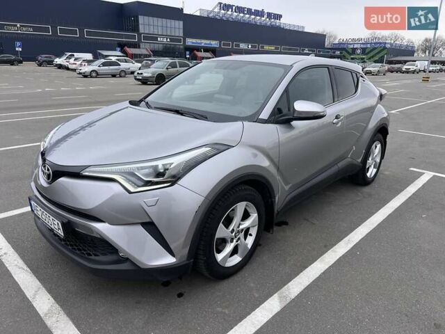 Серый Тойота C-HR, объемом двигателя 1.2 л и пробегом 55 тыс. км за 23200 $, фото 4 на Automoto.ua