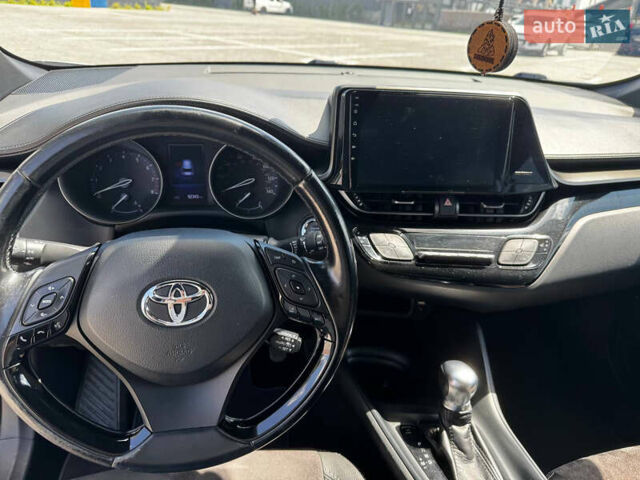Серый Тойота C-HR, объемом двигателя 1.99 л и пробегом 92 тыс. км за 21300 $, фото 9 на Automoto.ua