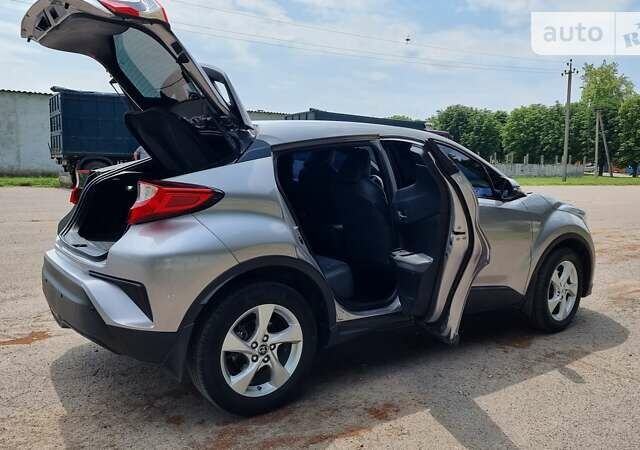 Сірий Тойота C-HR, об'ємом двигуна 2 л та пробігом 55 тис. км за 25000 $, фото 9 на Automoto.ua