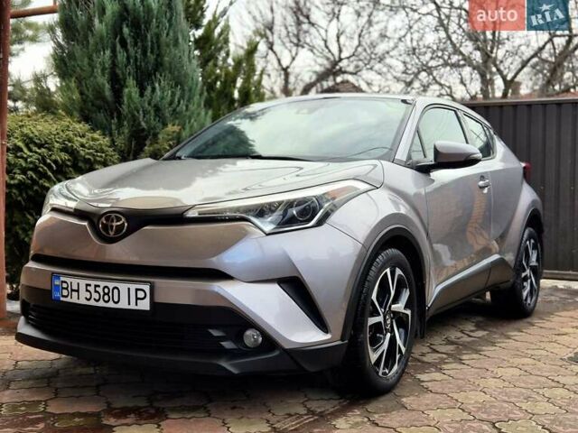 Серый Тойота C-HR, объемом двигателя 2 л и пробегом 67 тыс. км за 17300 $, фото 1 на Automoto.ua