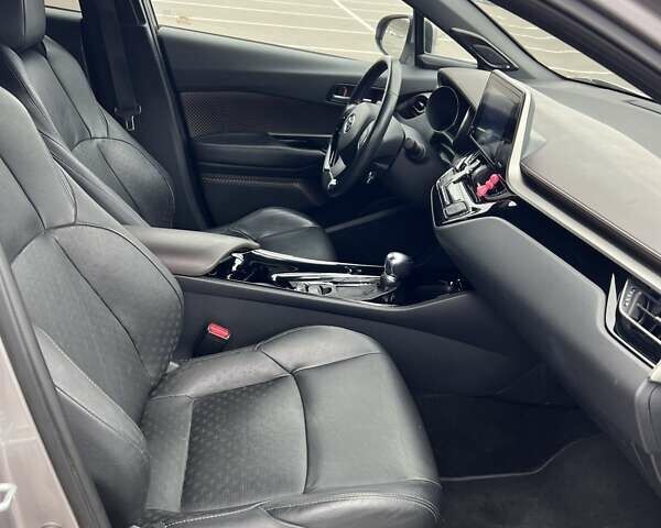 Серый Тойота C-HR, объемом двигателя 1.2 л и пробегом 55 тыс. км за 23200 $, фото 29 на Automoto.ua