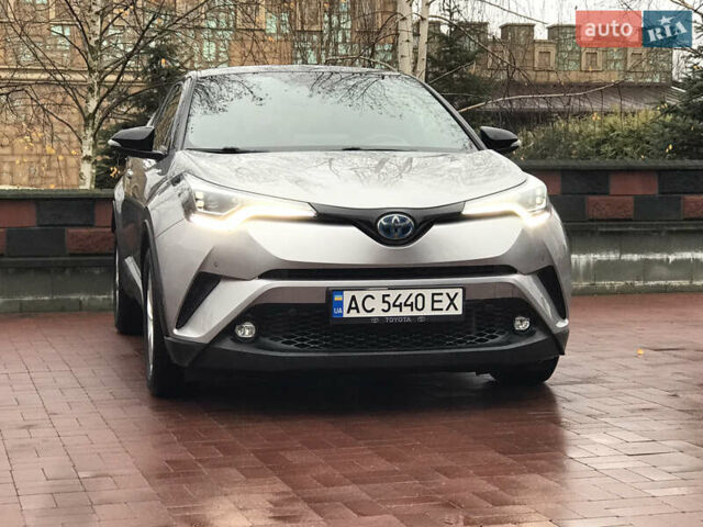 Серый Тойота C-HR, объемом двигателя 1.8 л и пробегом 69 тыс. км за 20700 $, фото 2 на Automoto.ua