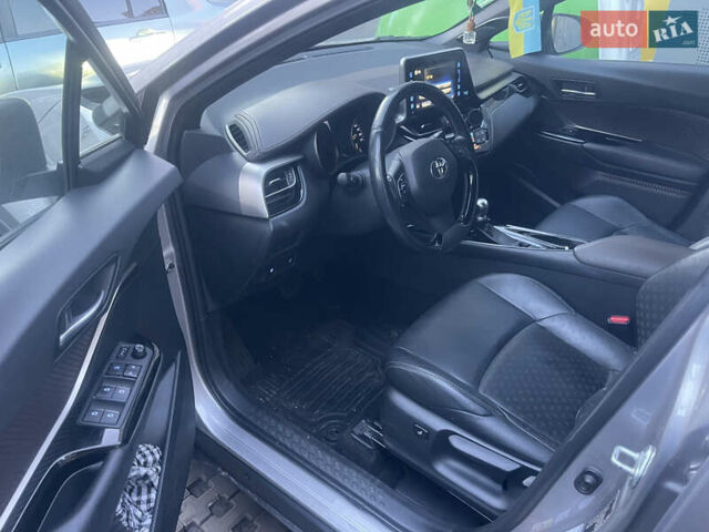 Серый Тойота C-HR, объемом двигателя 1.2 л и пробегом 76 тыс. км за 22000 $, фото 4 на Automoto.ua