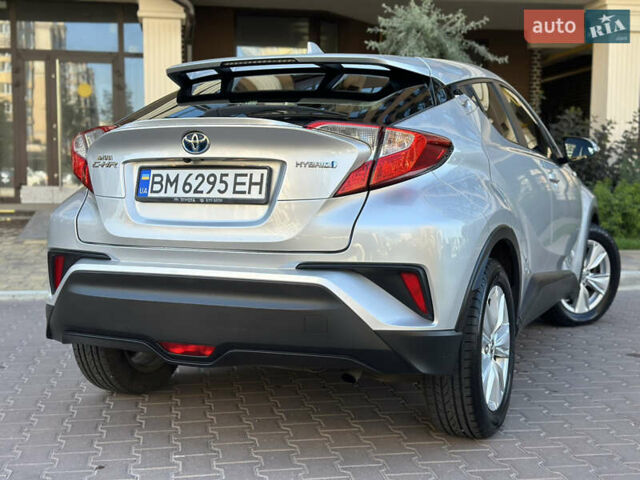 Серый Тойота C-HR, объемом двигателя 1.8 л и пробегом 90 тыс. км за 19999 $, фото 17 на Automoto.ua
