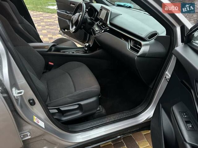 Серый Тойота C-HR, объемом двигателя 1.99 л и пробегом 94 тыс. км за 16200 $, фото 18 на Automoto.ua