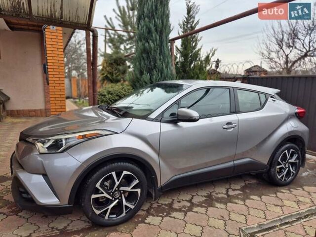 Серый Тойота C-HR, объемом двигателя 2 л и пробегом 67 тыс. км за 17300 $, фото 3 на Automoto.ua