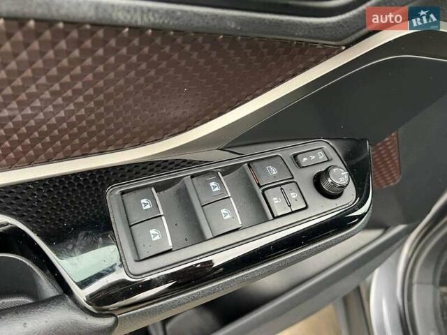 Серый Тойота C-HR, объемом двигателя 1.2 л и пробегом 108 тыс. км за 19290 $, фото 16 на Automoto.ua