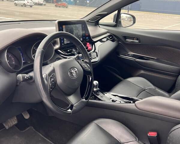 Серый Тойота C-HR, объемом двигателя 1.2 л и пробегом 55 тыс. км за 23200 $, фото 32 на Automoto.ua