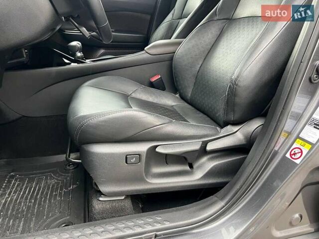 Серый Тойота C-HR, объемом двигателя 1.2 л и пробегом 108 тыс. км за 19290 $, фото 18 на Automoto.ua