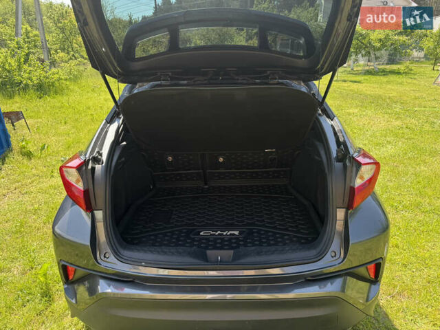 Сірий Тойота C-HR, об'ємом двигуна 1.99 л та пробігом 133 тис. км за 15499 $, фото 5 на Automoto.ua
