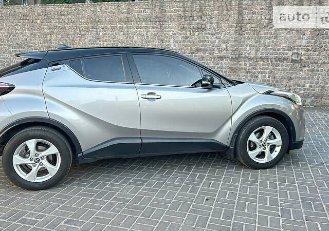 Серый Тойота C-HR, объемом двигателя 1.99 л и пробегом 101 тыс. км за 19500 $, фото 7 на Automoto.ua