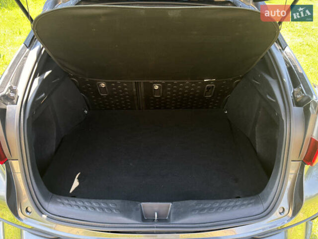 Сірий Тойота C-HR, об'ємом двигуна 1.99 л та пробігом 133 тис. км за 15499 $, фото 7 на Automoto.ua