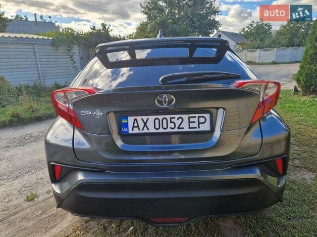 Серый Тойота C-HR, объемом двигателя 2 л и пробегом 117 тыс. км за 15300 $, фото 6 на Automoto.ua