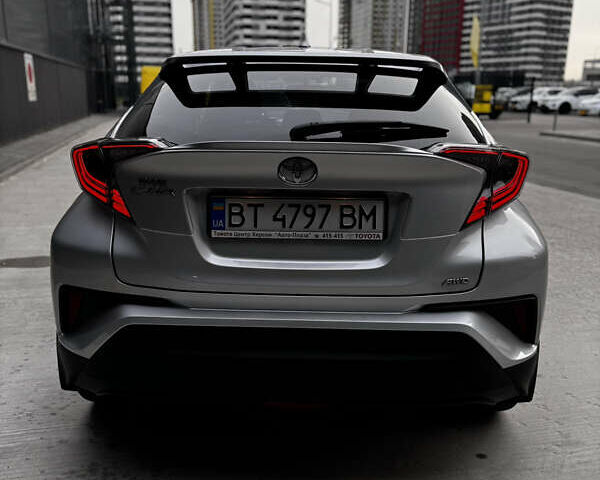 Сірий Тойота C-HR, об'ємом двигуна 1.2 л та пробігом 88 тис. км за 20800 $, фото 5 на Automoto.ua