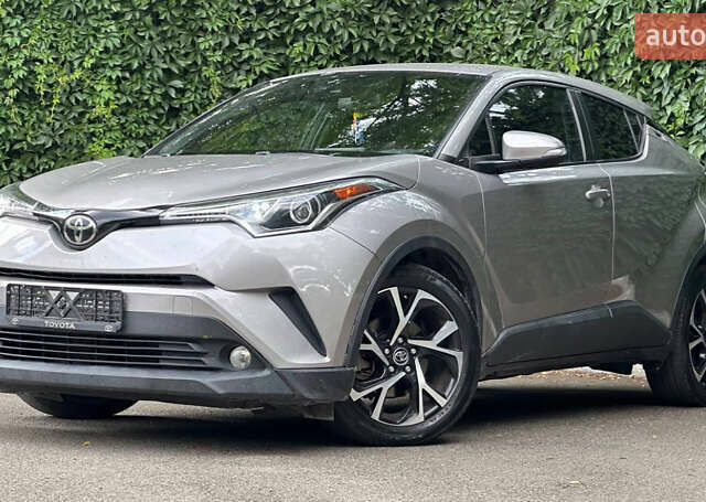 Серый Тойота C-HR, объемом двигателя 1.99 л и пробегом 74 тыс. км за 16499 $, фото 1 на Automoto.ua