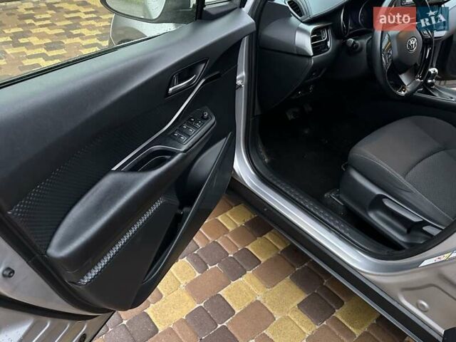 Серый Тойота C-HR, объемом двигателя 1.99 л и пробегом 94 тыс. км за 16200 $, фото 15 на Automoto.ua