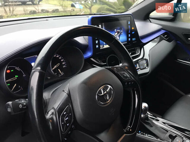 Серый Тойота C-HR, объемом двигателя 1.8 л и пробегом 69 тыс. км за 20700 $, фото 19 на Automoto.ua