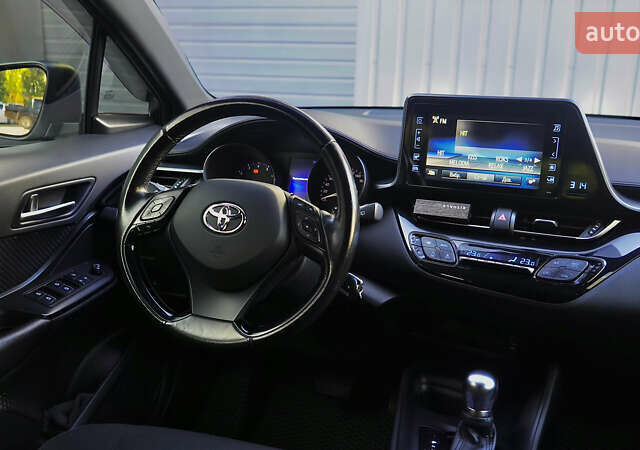 Серый Тойота C-HR, объемом двигателя 1.2 л и пробегом 89 тыс. км за 18500 $, фото 24 на Automoto.ua