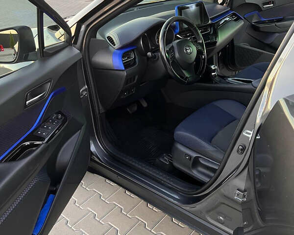 Серый Тойота C-HR, объемом двигателя 1.2 л и пробегом 143 тыс. км за 17200 $, фото 10 на Automoto.ua