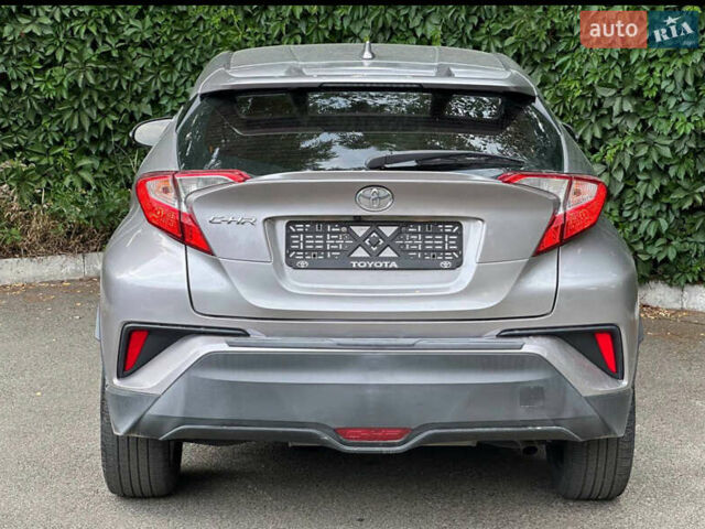 Серый Тойота C-HR, объемом двигателя 1.99 л и пробегом 74 тыс. км за 16499 $, фото 8 на Automoto.ua