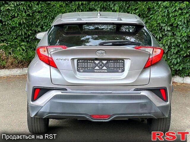 Сірий Тойота C-HR, об'ємом двигуна 2 л та пробігом 75 тис. км за 16000 $, фото 4 на Automoto.ua