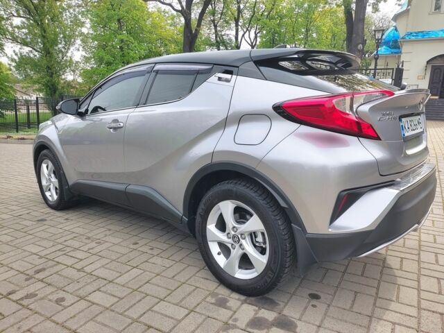 Серый Тойота C-HR, объемом двигателя 0.12 л и пробегом 80 тыс. км за 17100 $, фото 4 на Automoto.ua