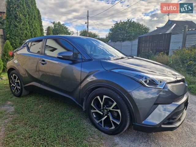 Серый Тойота C-HR, объемом двигателя 2 л и пробегом 117 тыс. км за 15900 $, фото 4 на Automoto.ua
