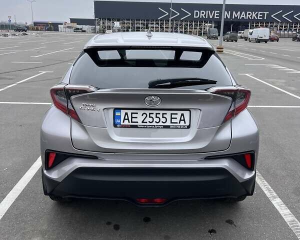 Серый Тойота C-HR, объемом двигателя 1.2 л и пробегом 55 тыс. км за 23200 $, фото 7 на Automoto.ua