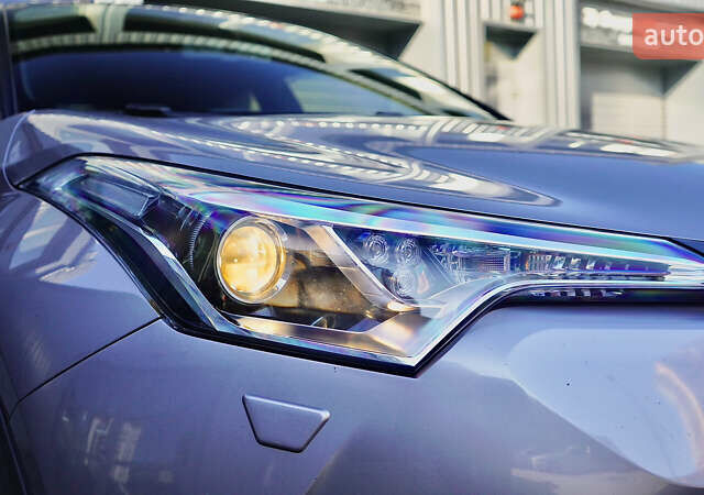 Серый Тойота C-HR, объемом двигателя 1.2 л и пробегом 89 тыс. км за 18500 $, фото 3 на Automoto.ua