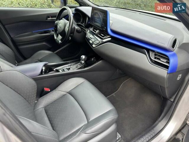 Серый Тойота C-HR, объемом двигателя 1.8 л и пробегом 90 тыс. км за 22700 $, фото 30 на Automoto.ua