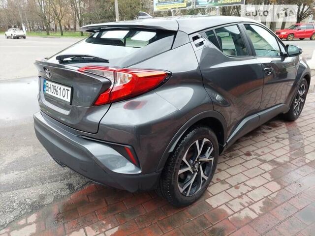 Серый Тойота C-HR, объемом двигателя 1.99 л и пробегом 47 тыс. км за 17300 $, фото 2 на Automoto.ua