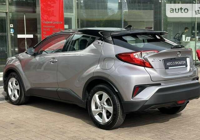 Серый Тойота C-HR, объемом двигателя 1.99 л и пробегом 152 тыс. км за 18837 $, фото 1 на Automoto.ua