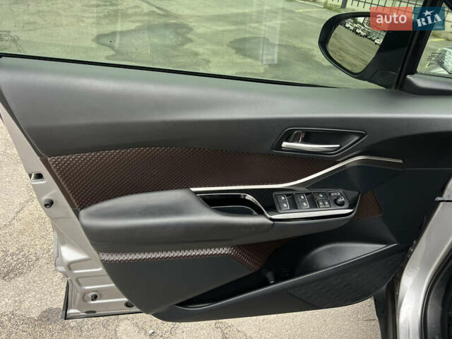 Серый Тойота C-HR, объемом двигателя 1.2 л и пробегом 93 тыс. км за 19950 $, фото 15 на Automoto.ua