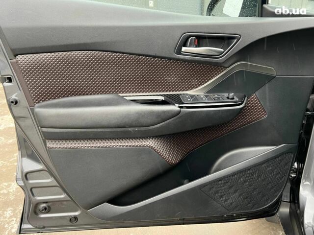 Сірий Тойота C-HR, об'ємом двигуна 1.2 л та пробігом 108 тис. км за 19290 $, фото 14 на Automoto.ua