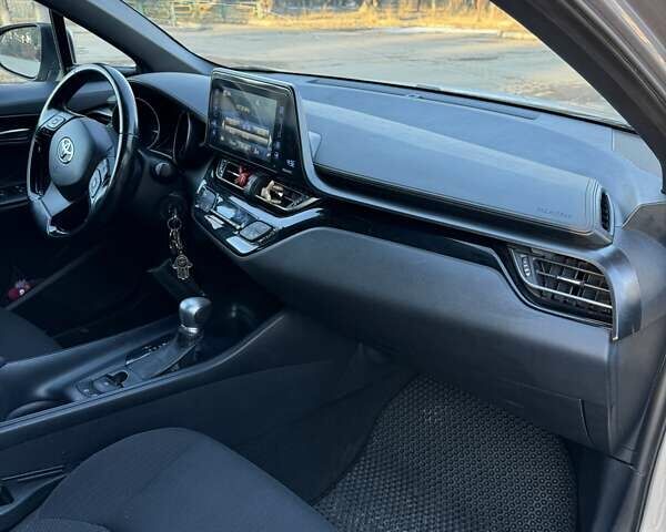 Серый Тойота C-HR, объемом двигателя 1.2 л и пробегом 117 тыс. км за 16500 $, фото 8 на Automoto.ua