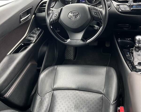 Серый Тойота C-HR, объемом двигателя 1.2 л и пробегом 55 тыс. км за 23200 $, фото 24 на Automoto.ua
