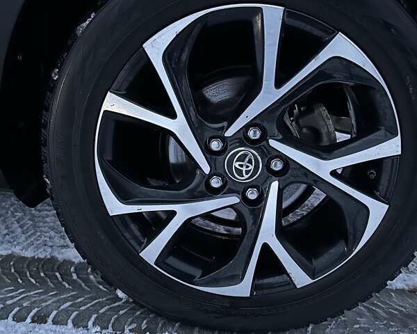 Сірий Тойота C-HR, об'ємом двигуна 1.99 л та пробігом 105 тис. км за 18000 $, фото 12 на Automoto.ua